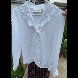 Petite Vintage Cottage Core/Academia Embroidered Floral Collar Detail Blouse